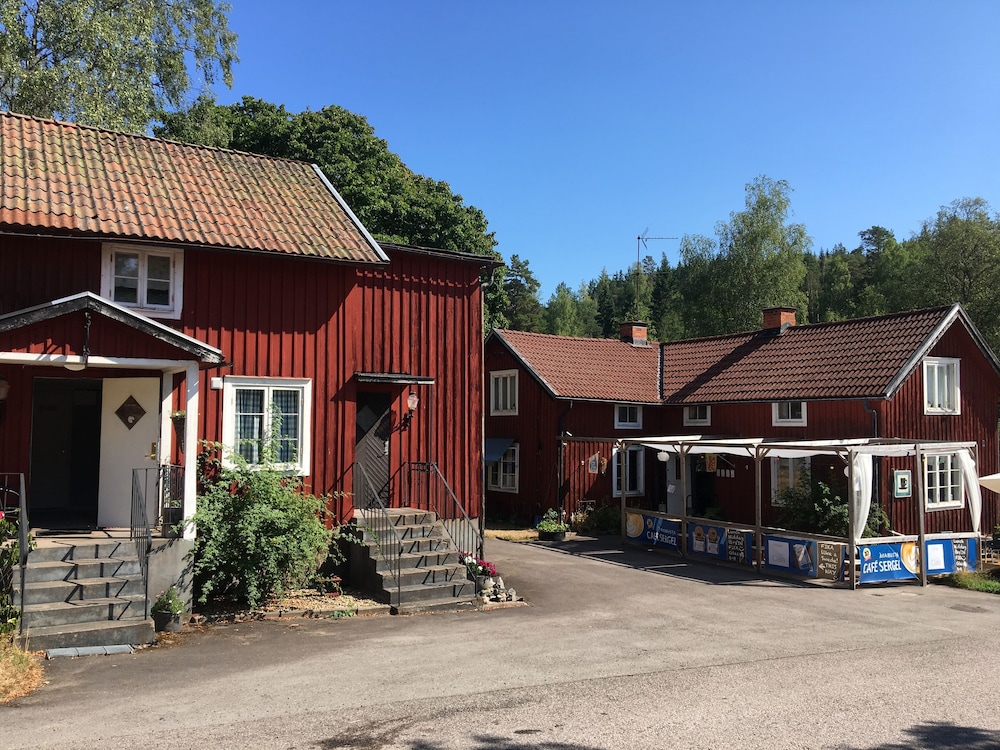 Cafe Sergel Bed & Breakfast