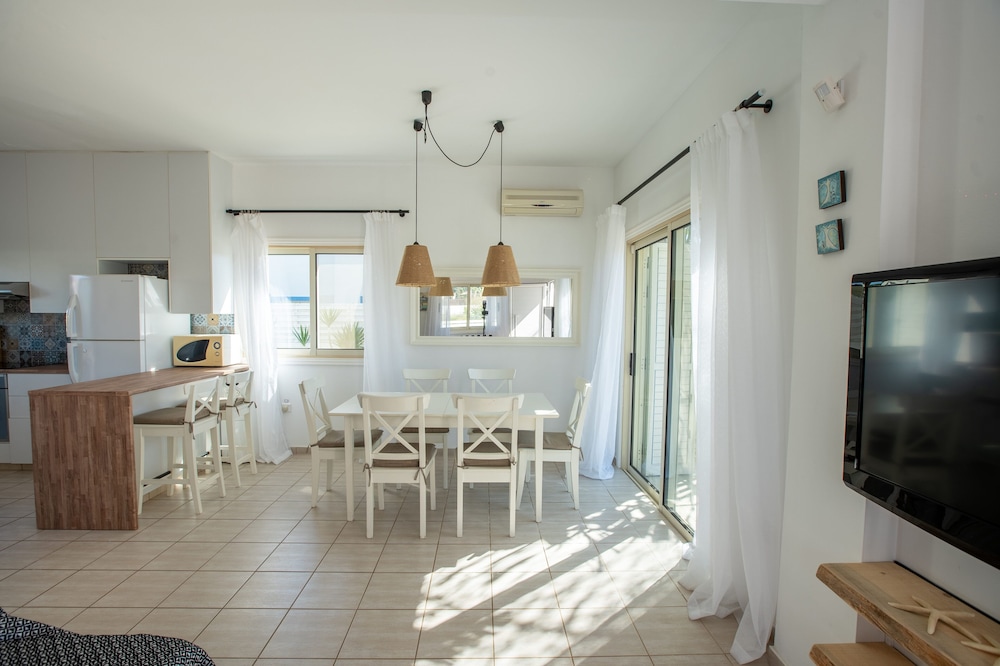Phaedrus Living Luxury Villa Oceania
