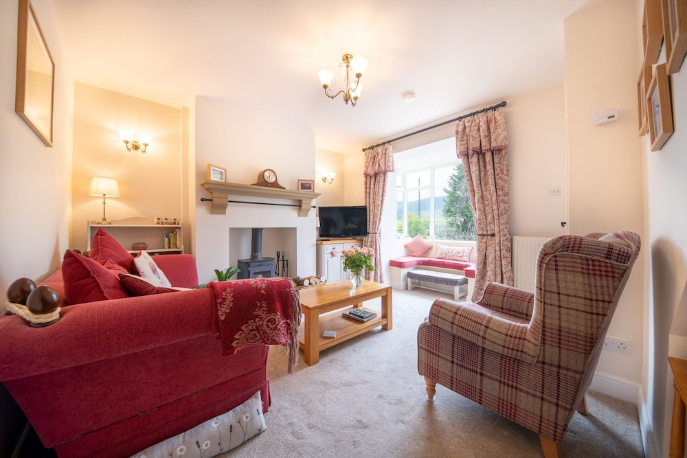 Host Stay Chimney Pots Cottage