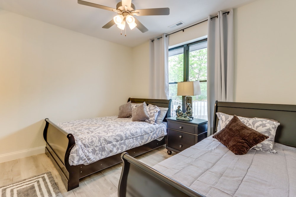 Modern Topsider Condo w/ Lake View & Resort Pool! view 3