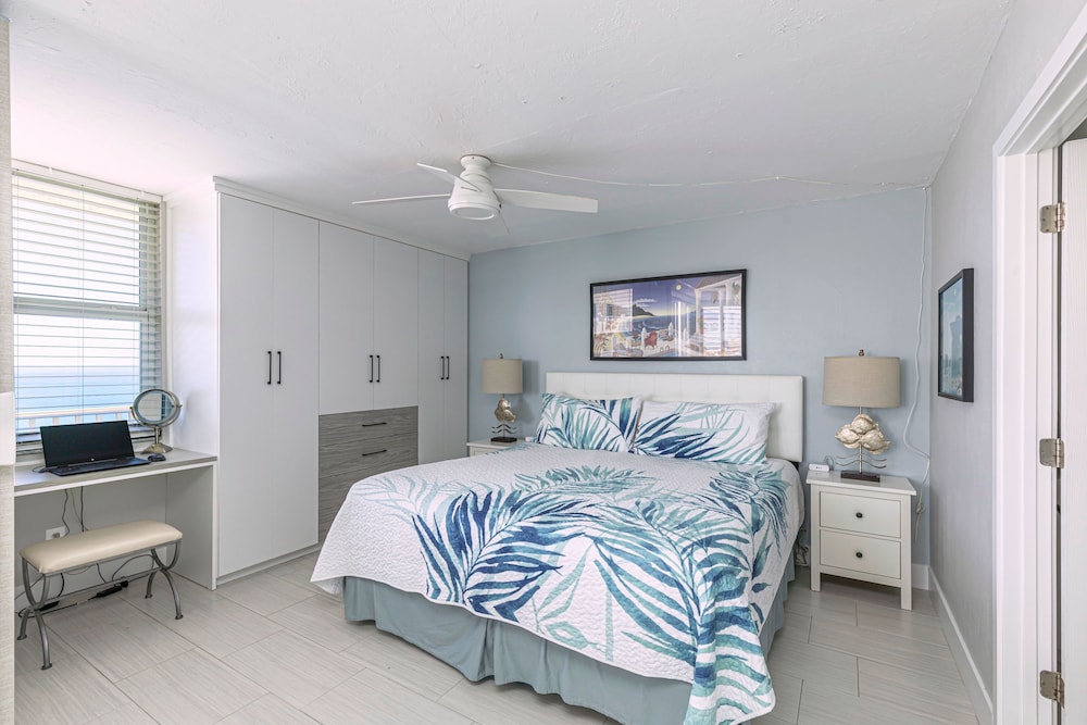 Estero Beach Tennis 1004c Direct Gulf Water Views