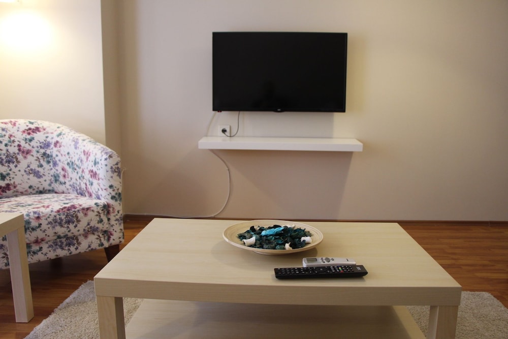 Kinzi House