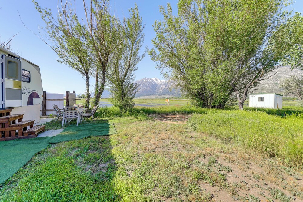 Sierra Nevada Mtn Views: Gardnerville Getaway
