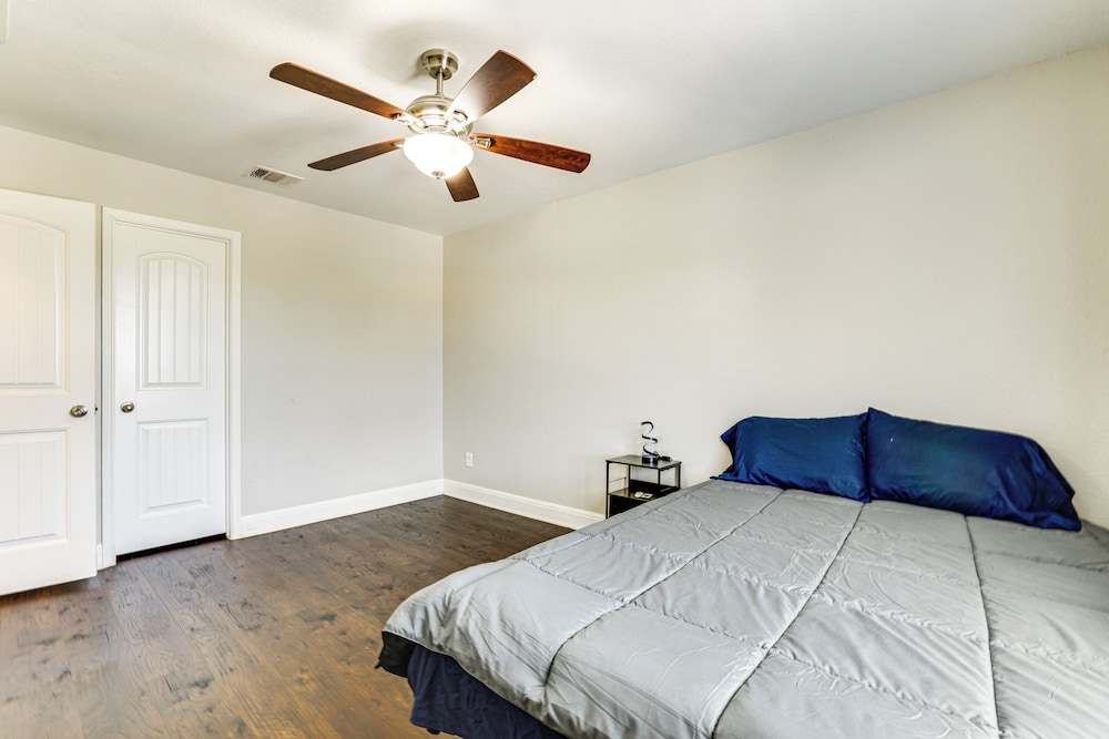 Group Getaway w/ Pool Access in San Antonio!