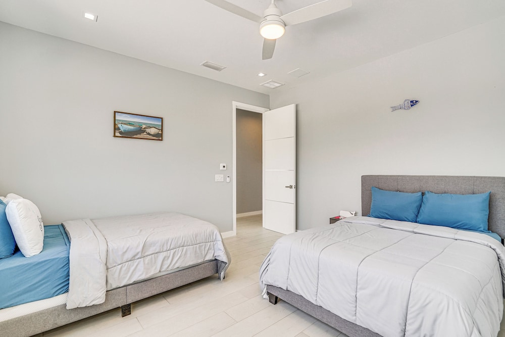 Game Room & Bbq: Cape Coral Escape, 5 Mi to Beach!