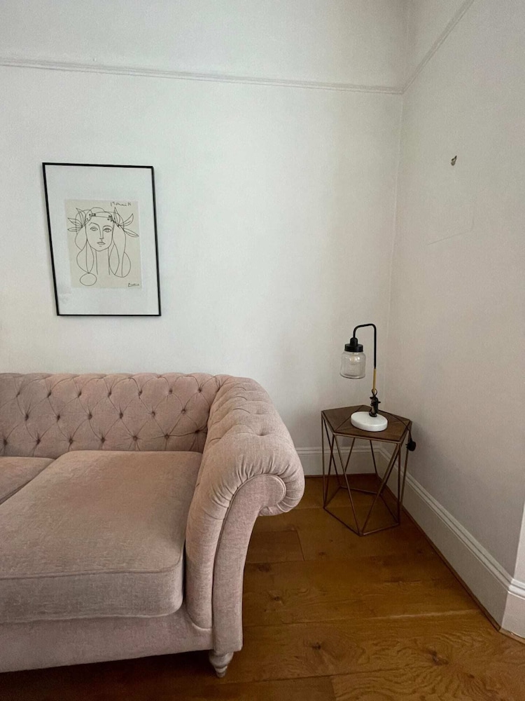 Bright & Beautiful 1BD Flat - South Wimbledon