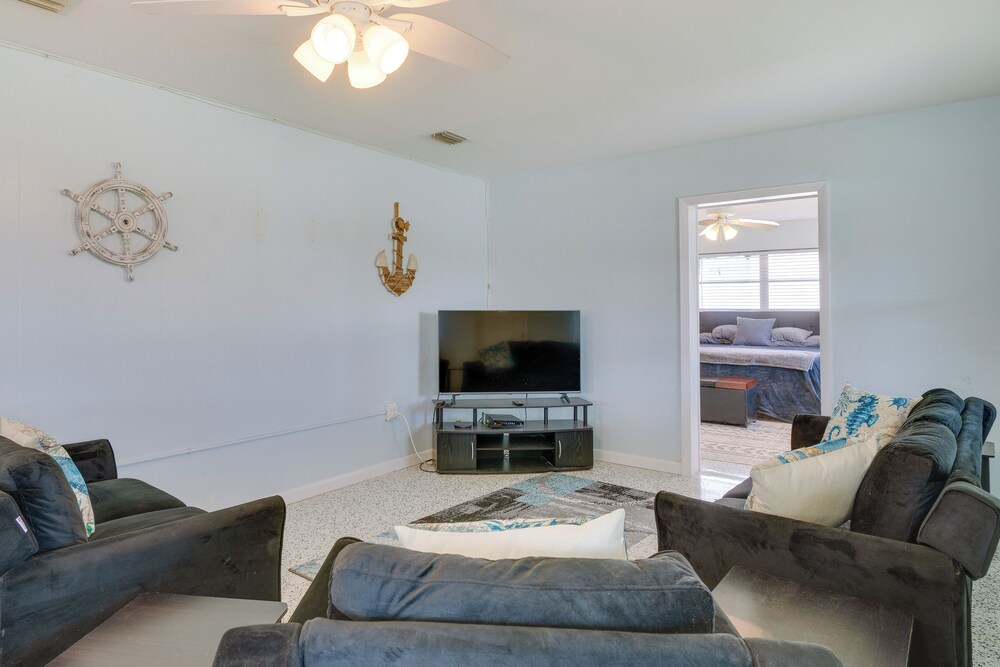 Waterfront Okeechobee Getaway w/ Backyard Dock! view 2
