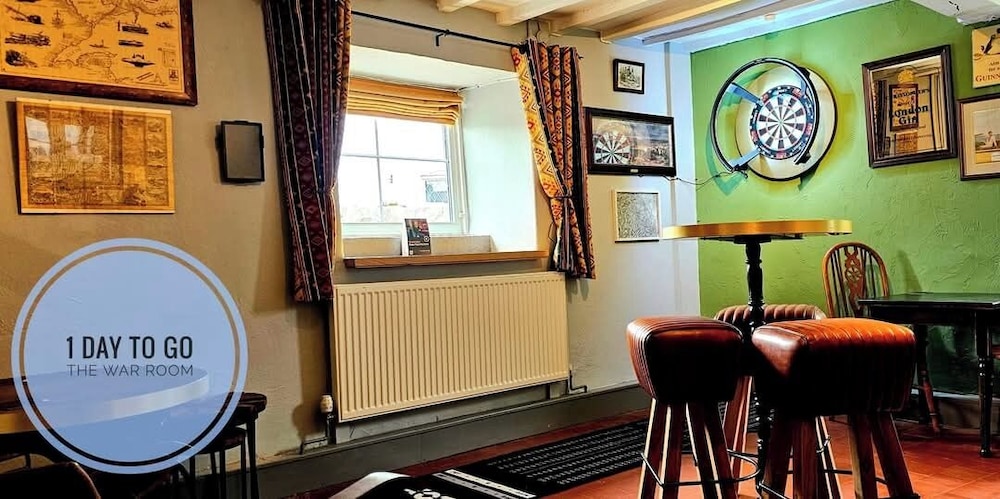 Hawk and Buckle Inn