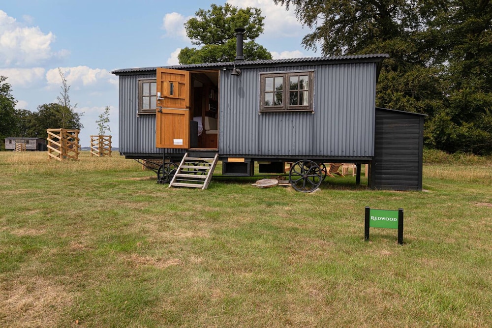 Quercus Redwood - Sleeps 4 - From 375 Per Night