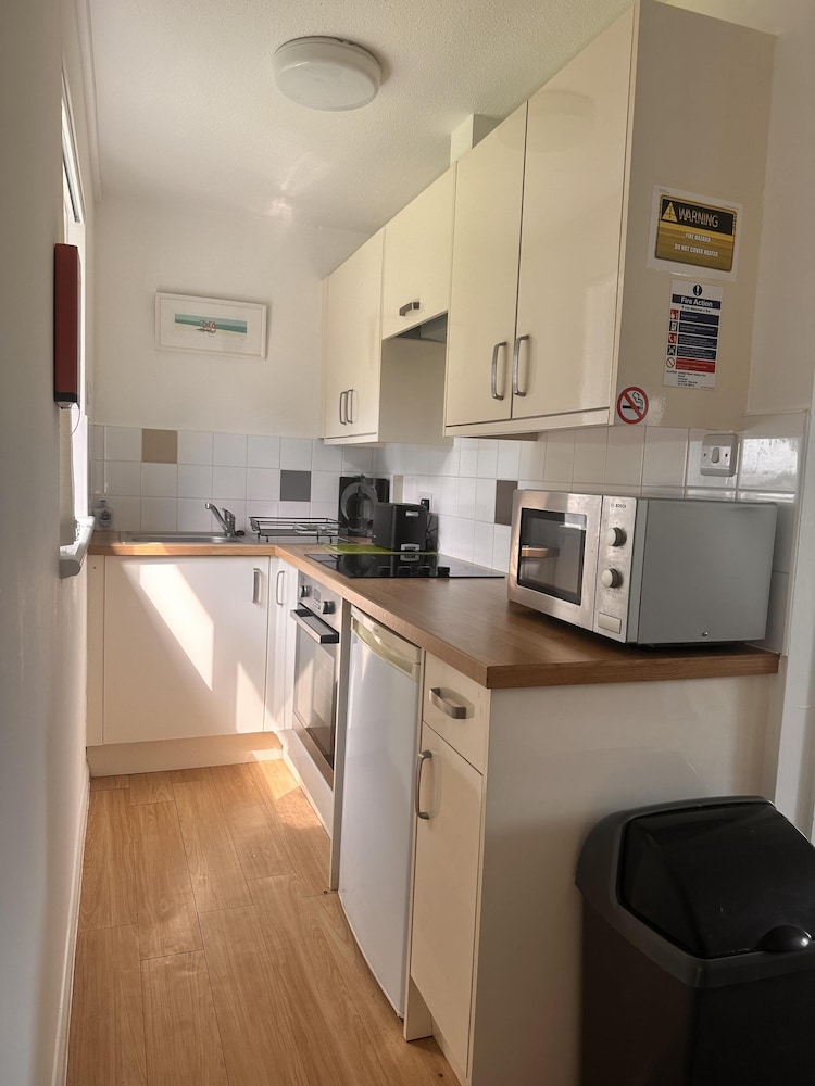 Gold Rated Modern Lodge With High Speed Wifi view 4