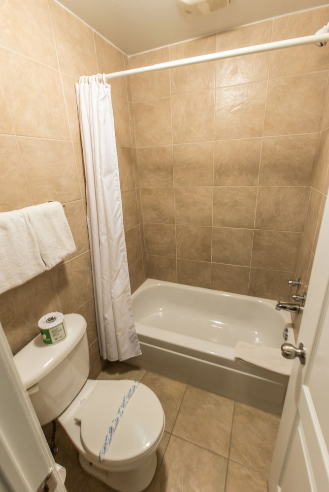 Falcon Motel Brossard