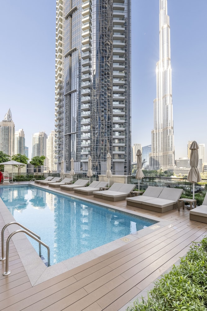 Act One Tower 2BR Luxury Apartment photo 2
