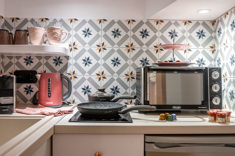 Ipelhome Plaka Boutique Apartments