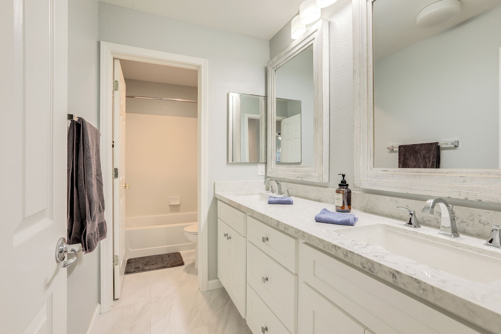 4 Mi to UC Davis: Updated Family Home!