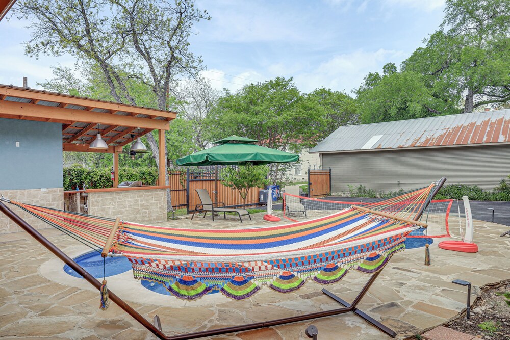 Near Zoo & Riverwalk: Spacious Home w/ Heated Pool