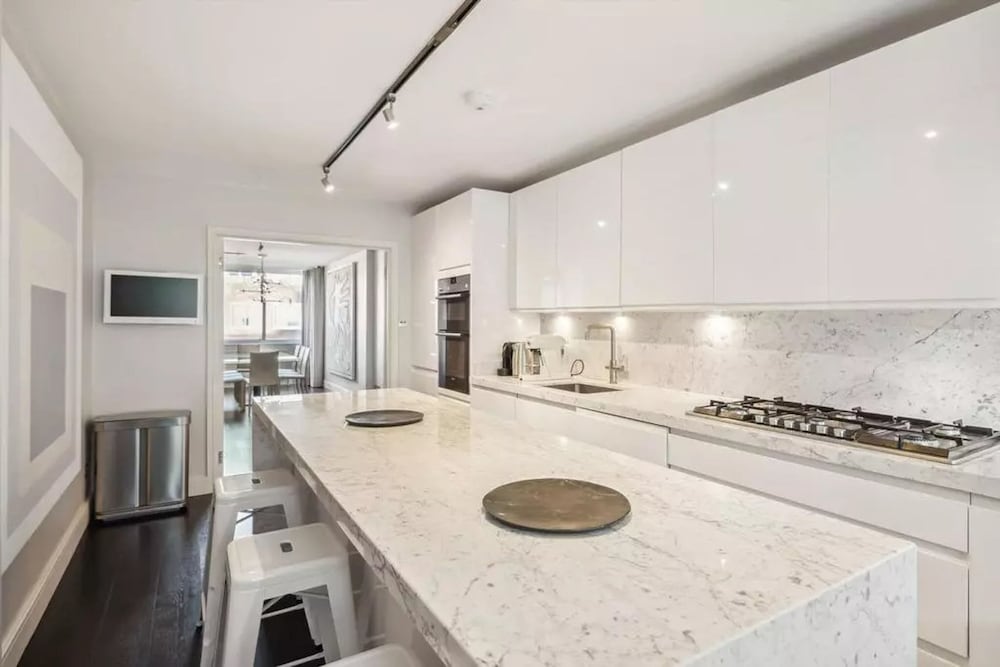 Luxurious 3-bed 2-bath Apartment in Belgravia
