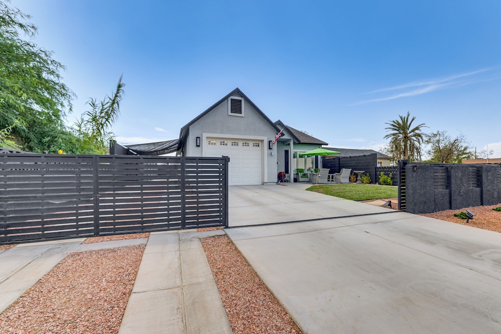 6 Mi to Dtwn Tempe: Pet-friendly Retreat w/ Yard!, photo 2