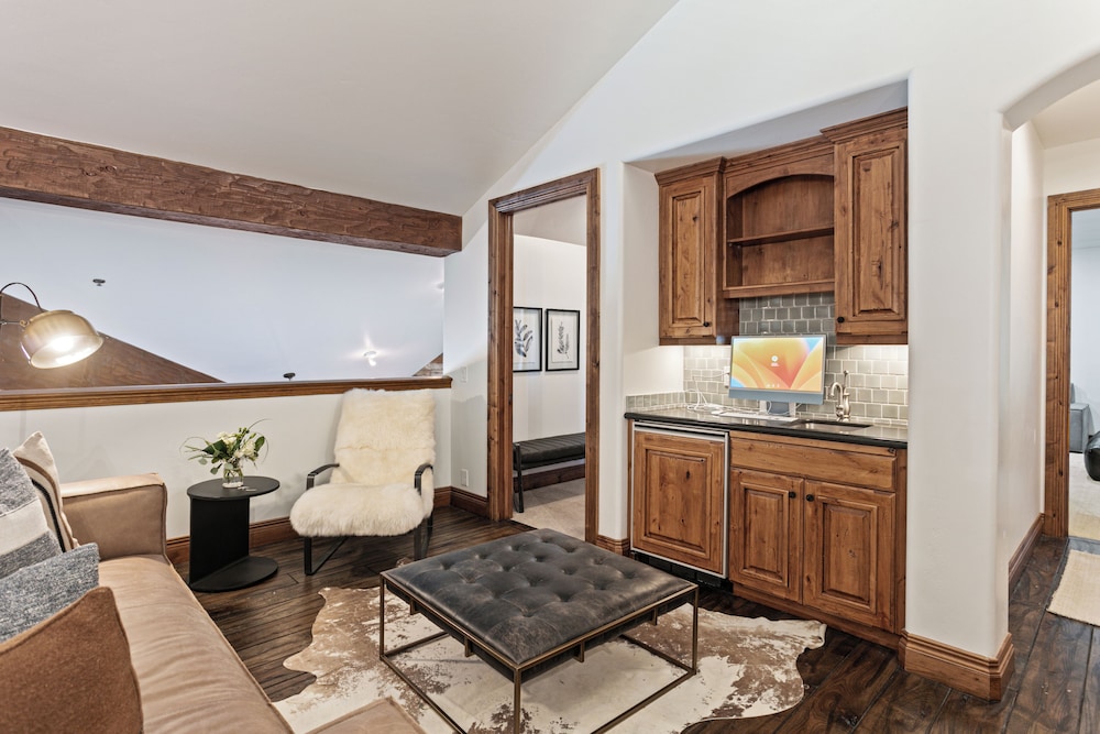 Grand Lodge - Penthouse #505 - Ski-in/ski-out 5 Bedroom Condo