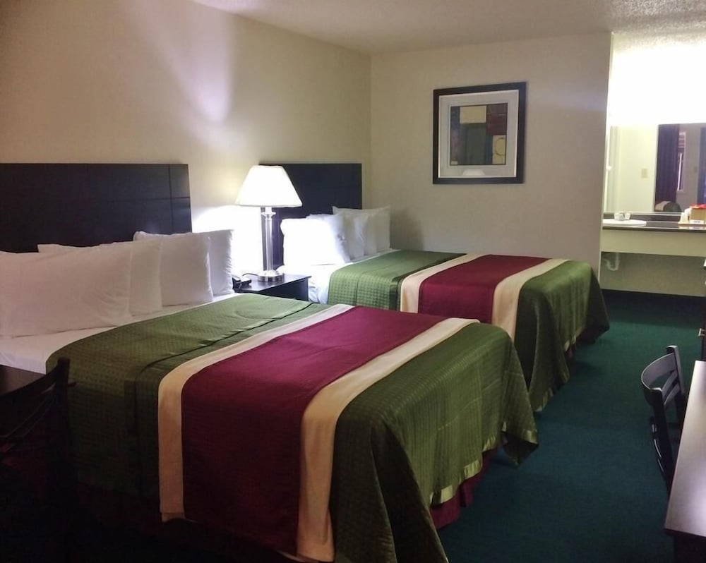 Travel Inn & Suites view 2