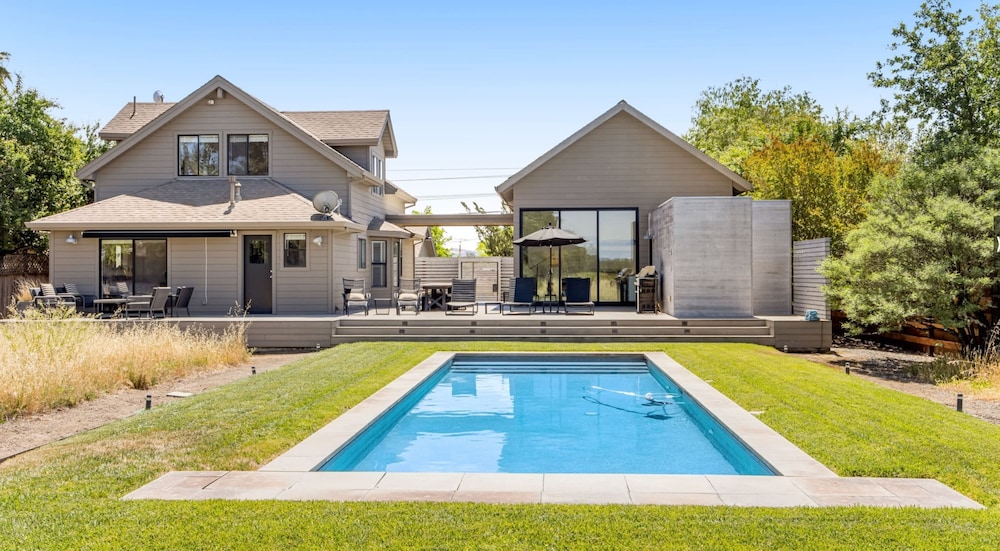 Modern Sonoma Home w Private Pool - Valley Vineyards