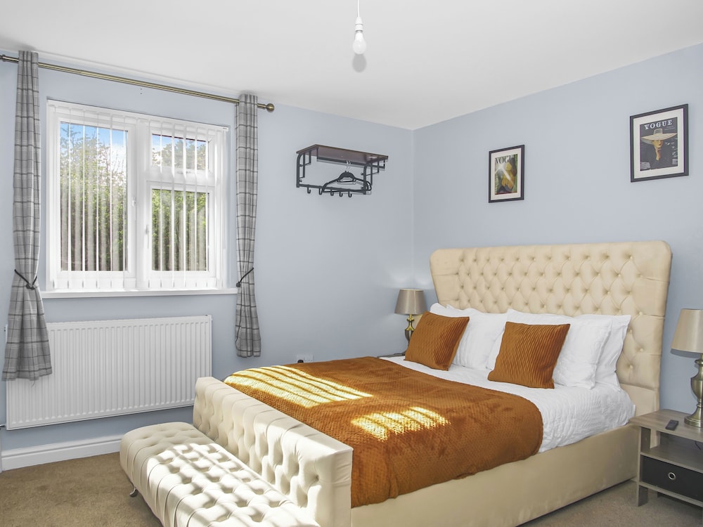 Cozy Riverside Retreat in Snodland