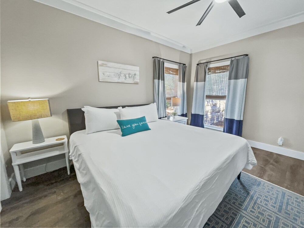 Pinewood Cottage 2 Bedroom Home by RedAwning view 3