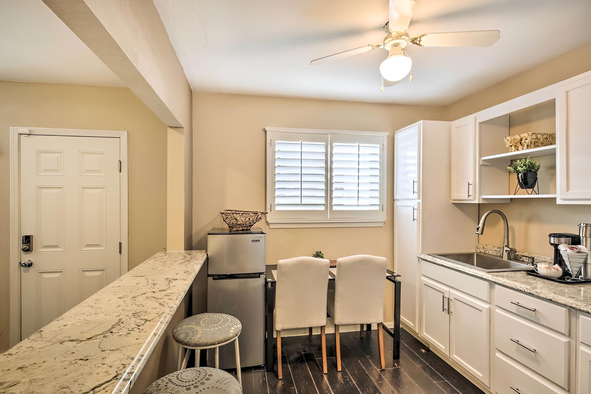 Bright El Paso Studio Near Area Attractions! view 2
