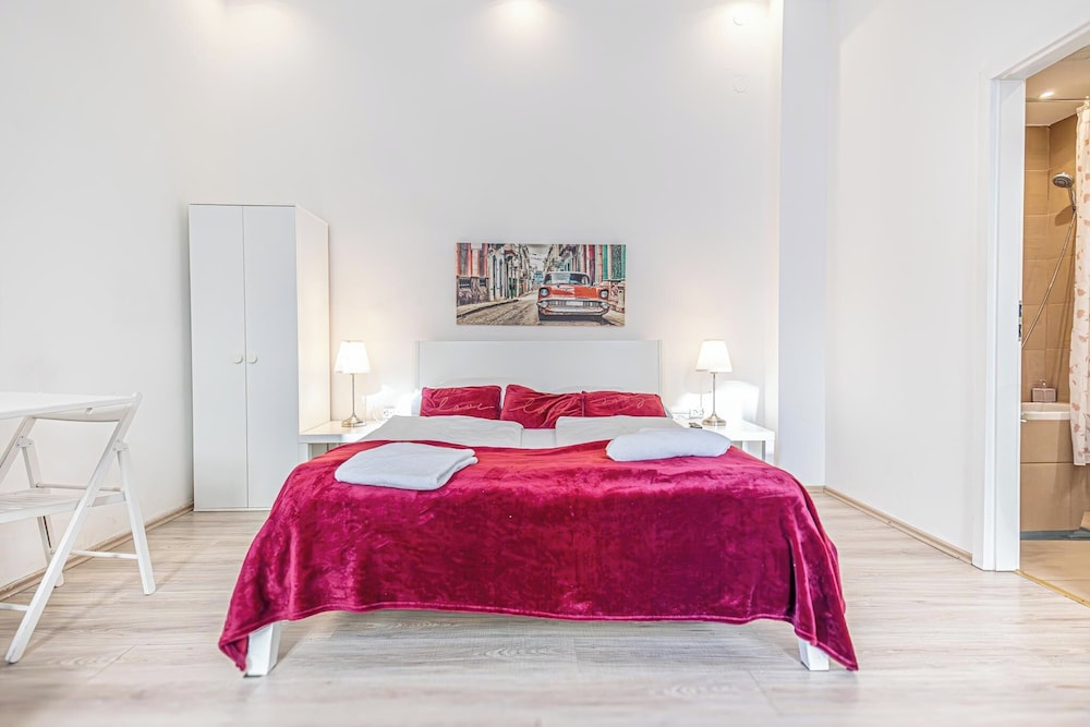 Cozy Apartment for 3 Near Lugner City