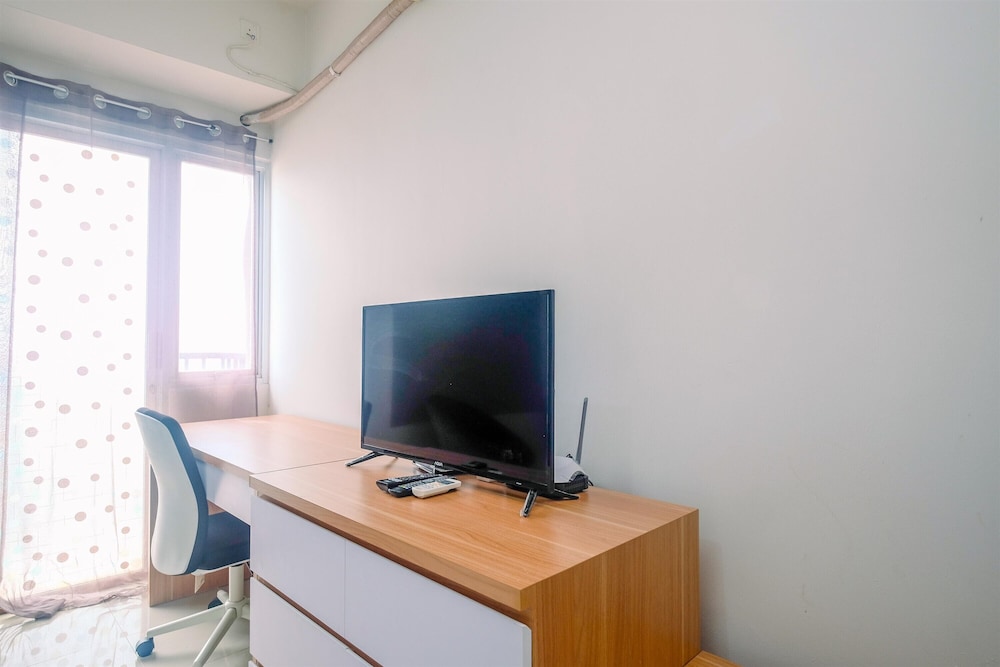 Chic and Cozy Studio Park View Condominium Apartment view 2