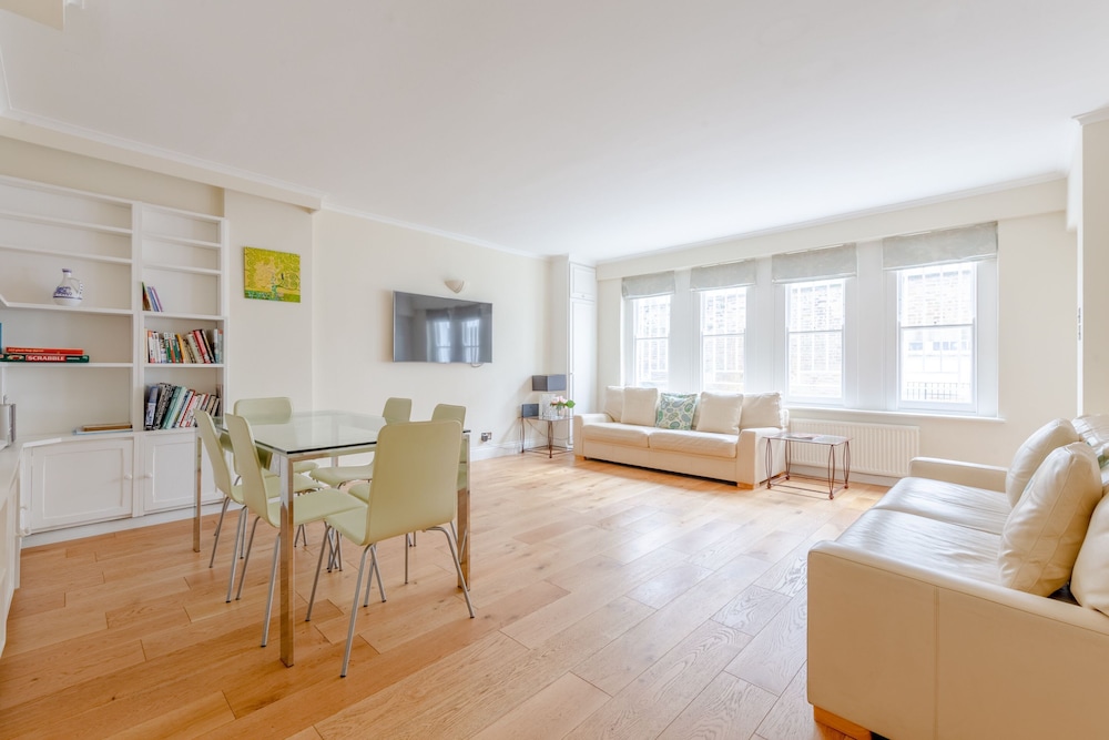 Spacious and Central 3 Bedroom House in Paddington