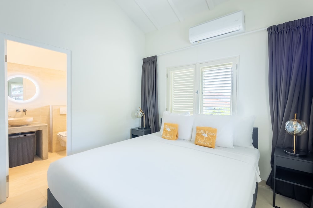 Villa Azure Vista 6BR Luxury Stay w 2 Pools
