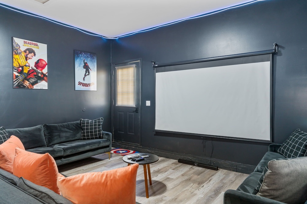 Ultimate Poconos Family Escape! Games, Firepit, Theater Vibes & More