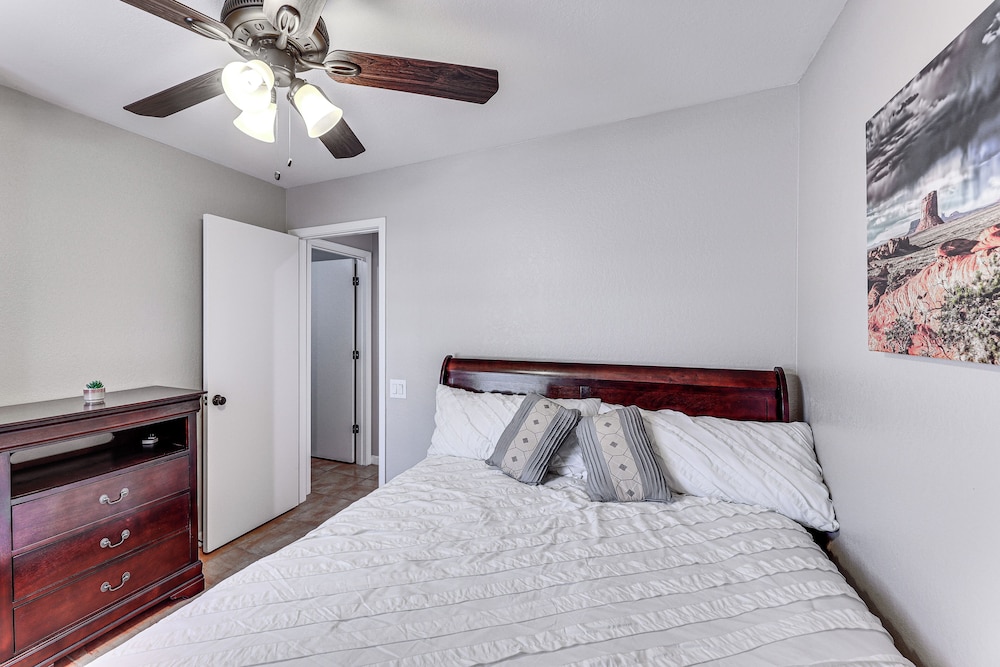 Gilbert Family Home: Games, Private Pool & Patio!