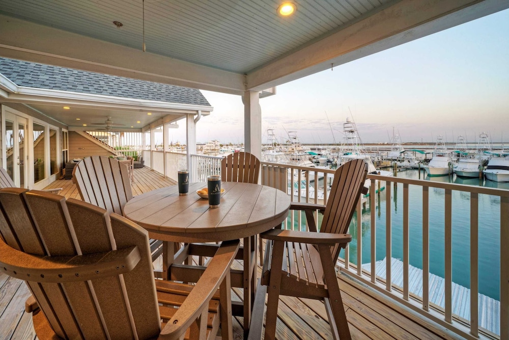 Sailfish & Blue Marlin Buyout by Avantstay 2 Units, Marina Front + View, Patio