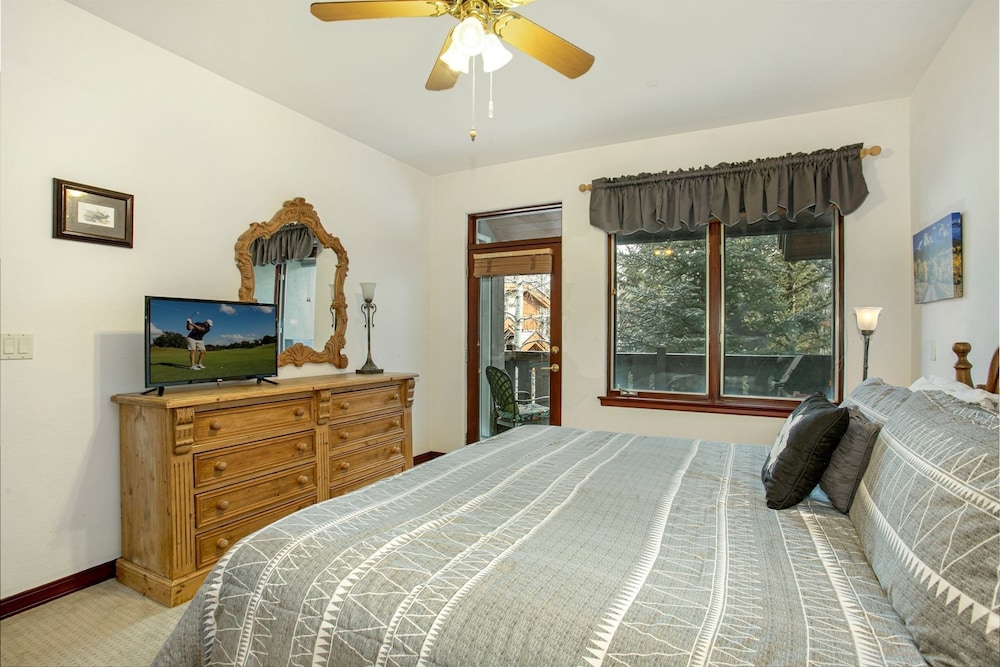 304 Spruce Tree Lodge 3 Bedroom Condo by Redawning