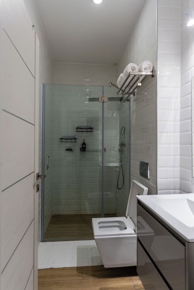 Modern Luxurious Studio Apartment
