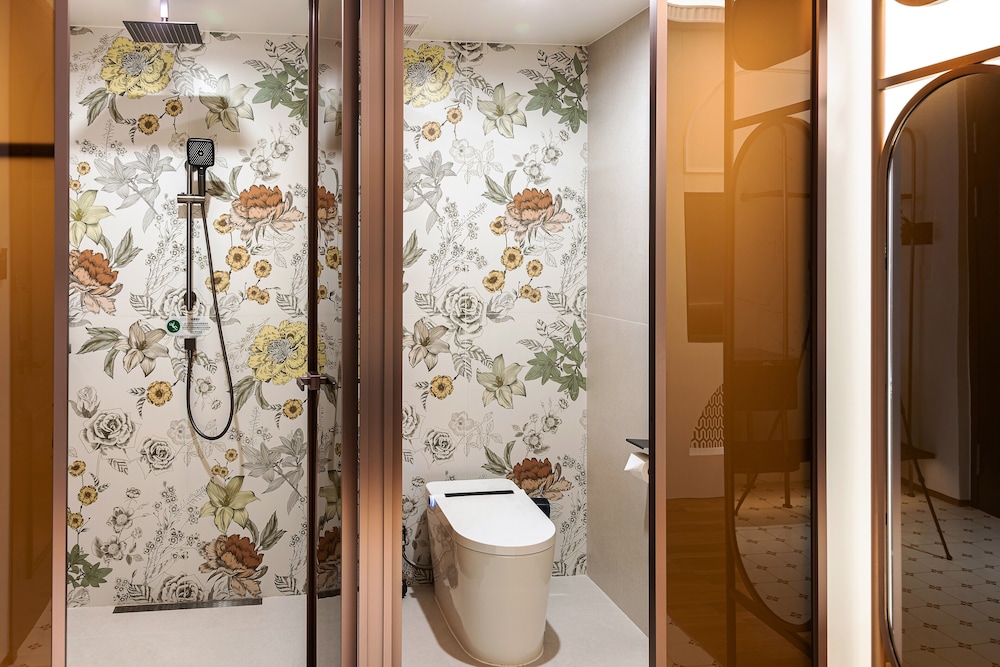 Vishan Garden Trendy Hostel