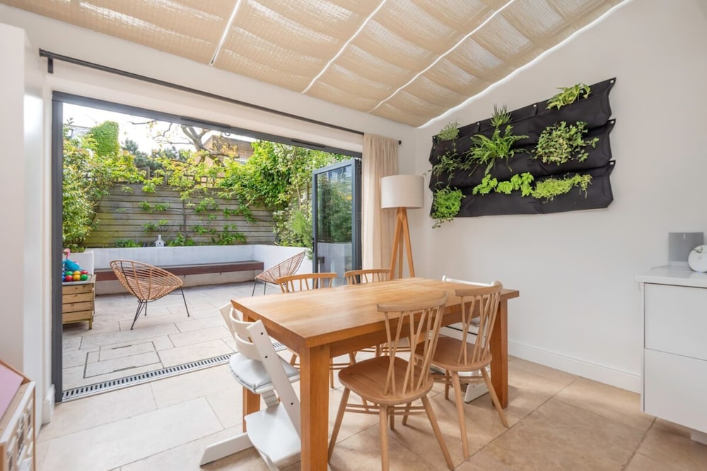 3-bedroom Home in Richmond - Ideal Family Living