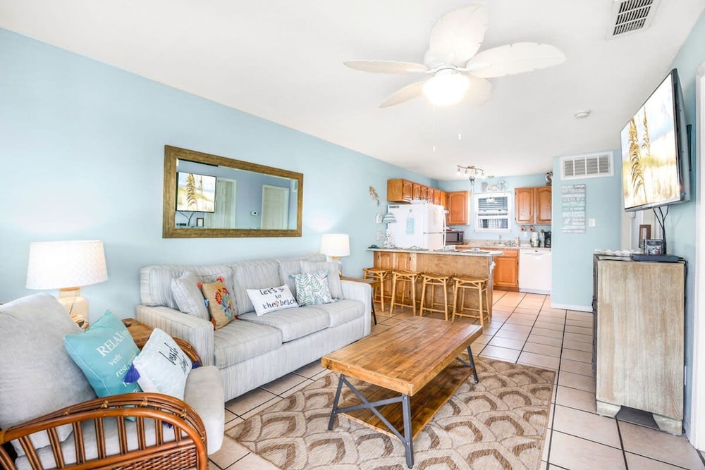Sunrise Village 215- 2BR 1BA Gulf Front Sleep 6