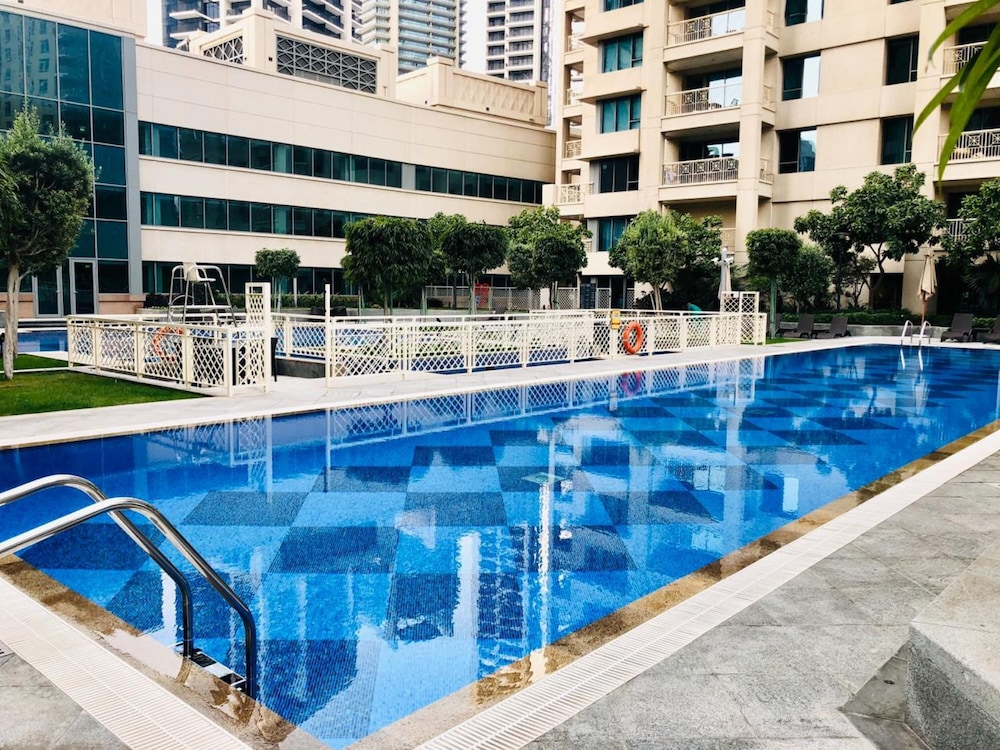 Luxury 2BR Downtown Apt With Burj Khalifa View