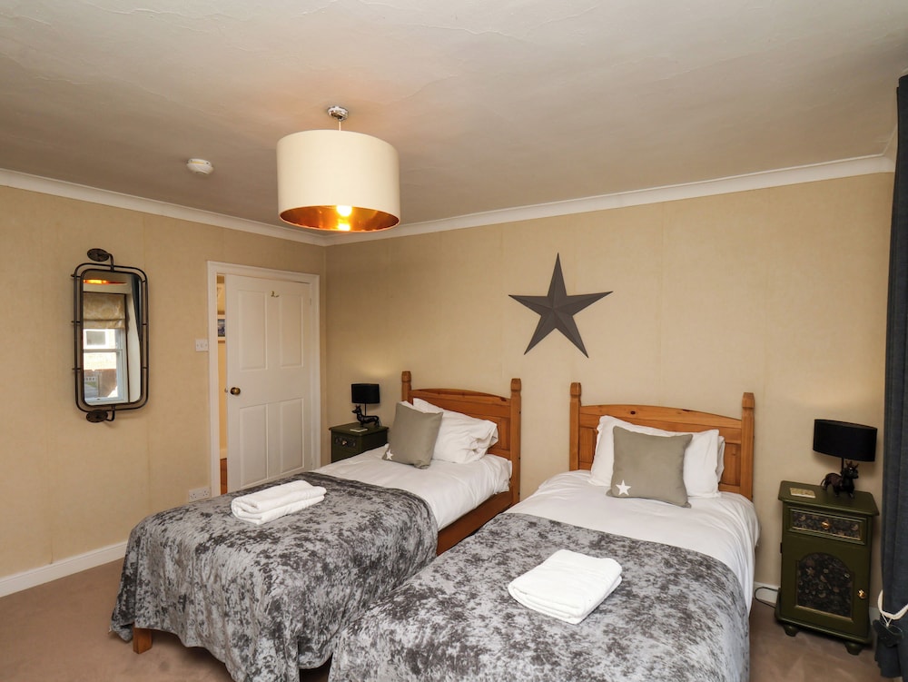 Sixpence Cottage