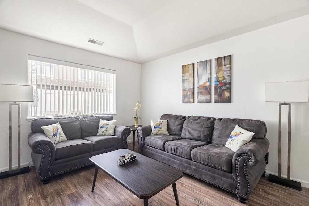 Canyon View Oasis 3 Bedroom Home