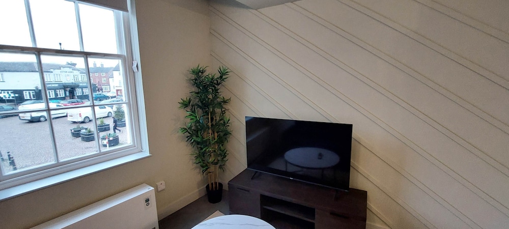 1 Bdr Modern Living in The Old Bank Hse