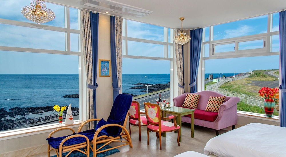 Hotel White House, Jeju City - 13