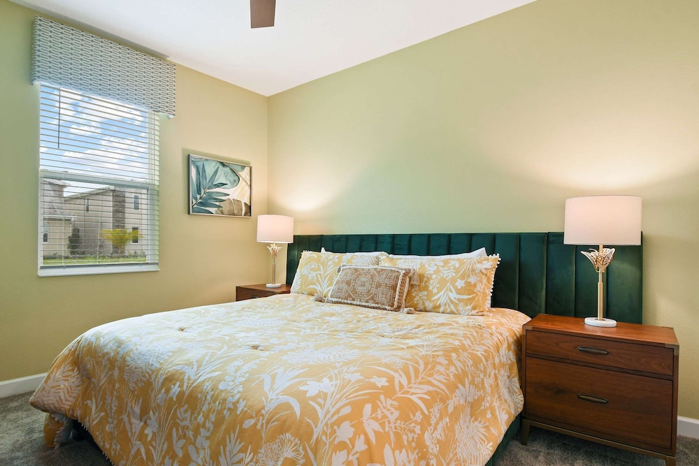 Home 9 Bed Themed Rooms Pool Storey Lake