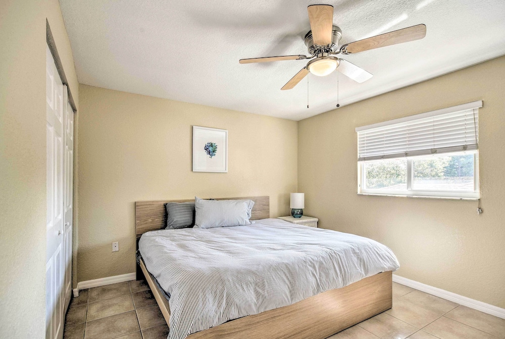 Sunny Indian Rocks Beach Condo: Steps to Gulf!