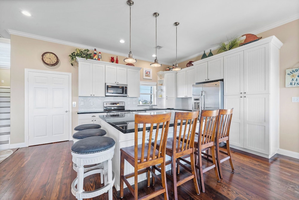 Beach Heaven by Ryson Vacation Rentals