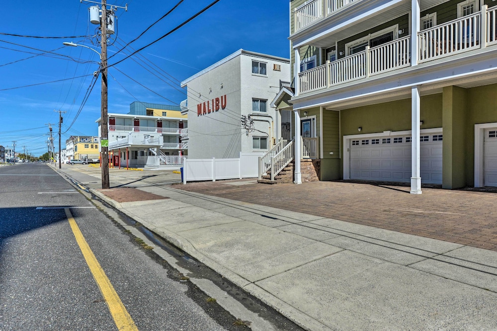 Spacious Wildwood Townhome w/ Covered Balcony view 4