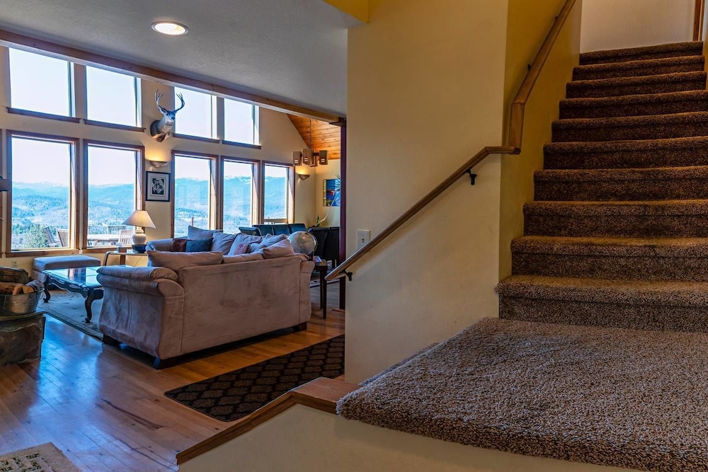 Ashland Vacations - Sunset Chalet - 2600 Sq.ft. Multi-seasonal Retreat - Property Image 17