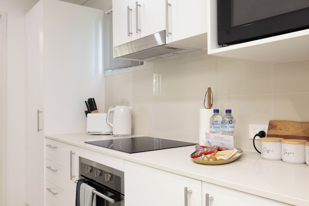 Smart Suites Self Check-in Apartments - 39A Freney